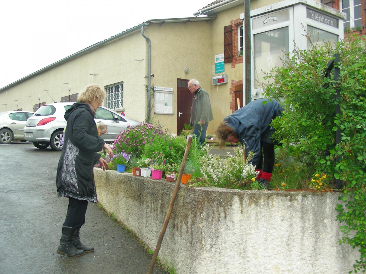 Fleurissement samedi 14 mai 2016