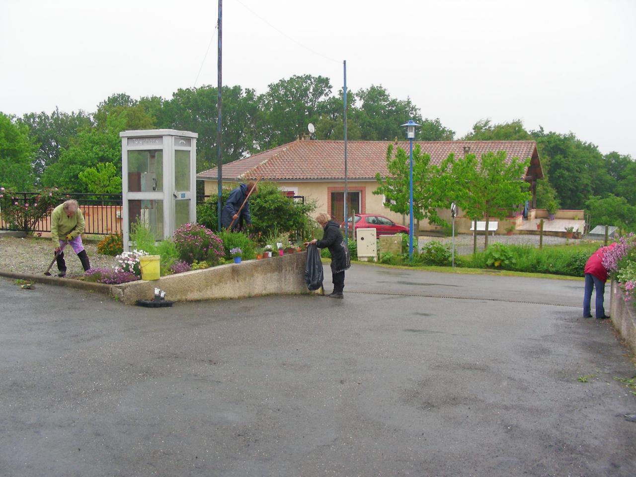 Fleurissement samedi 14 mai 2016