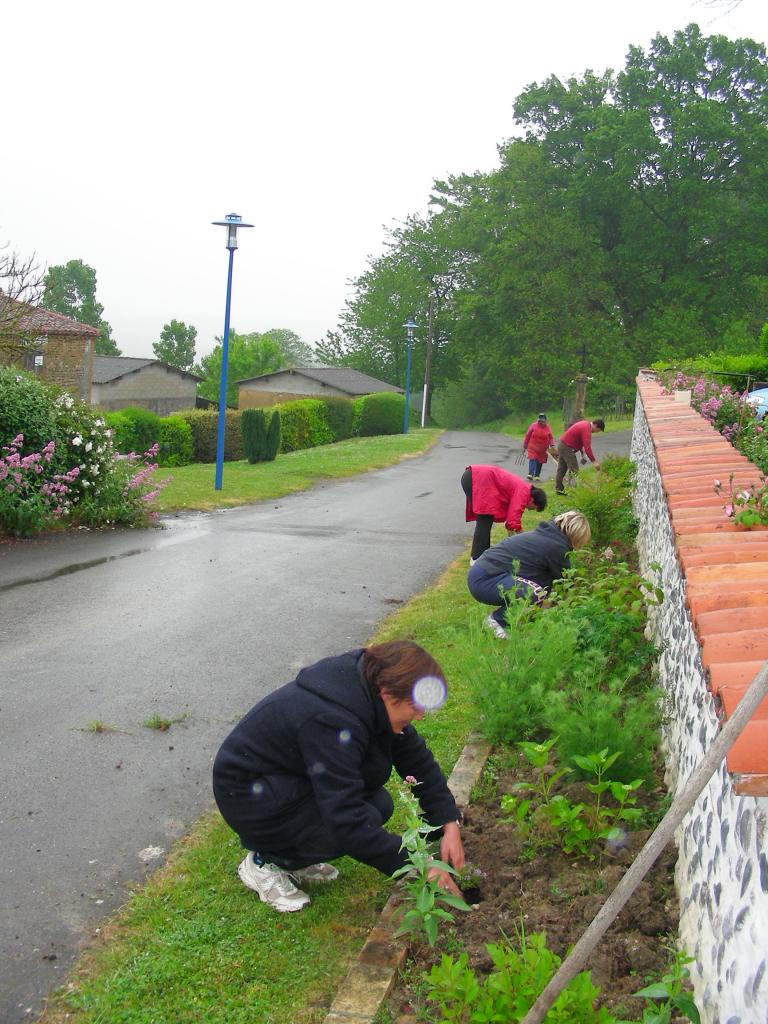 Fleurissement samedi 14 mai 2016