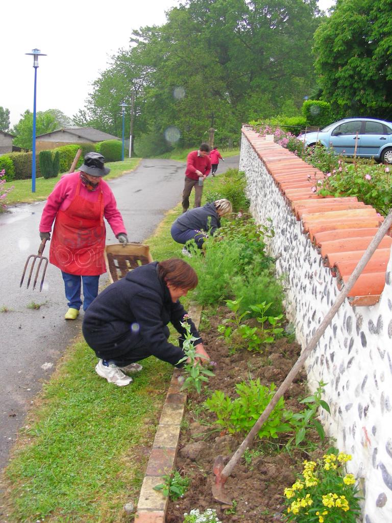 Fleurissement samedi 14 mai 2016