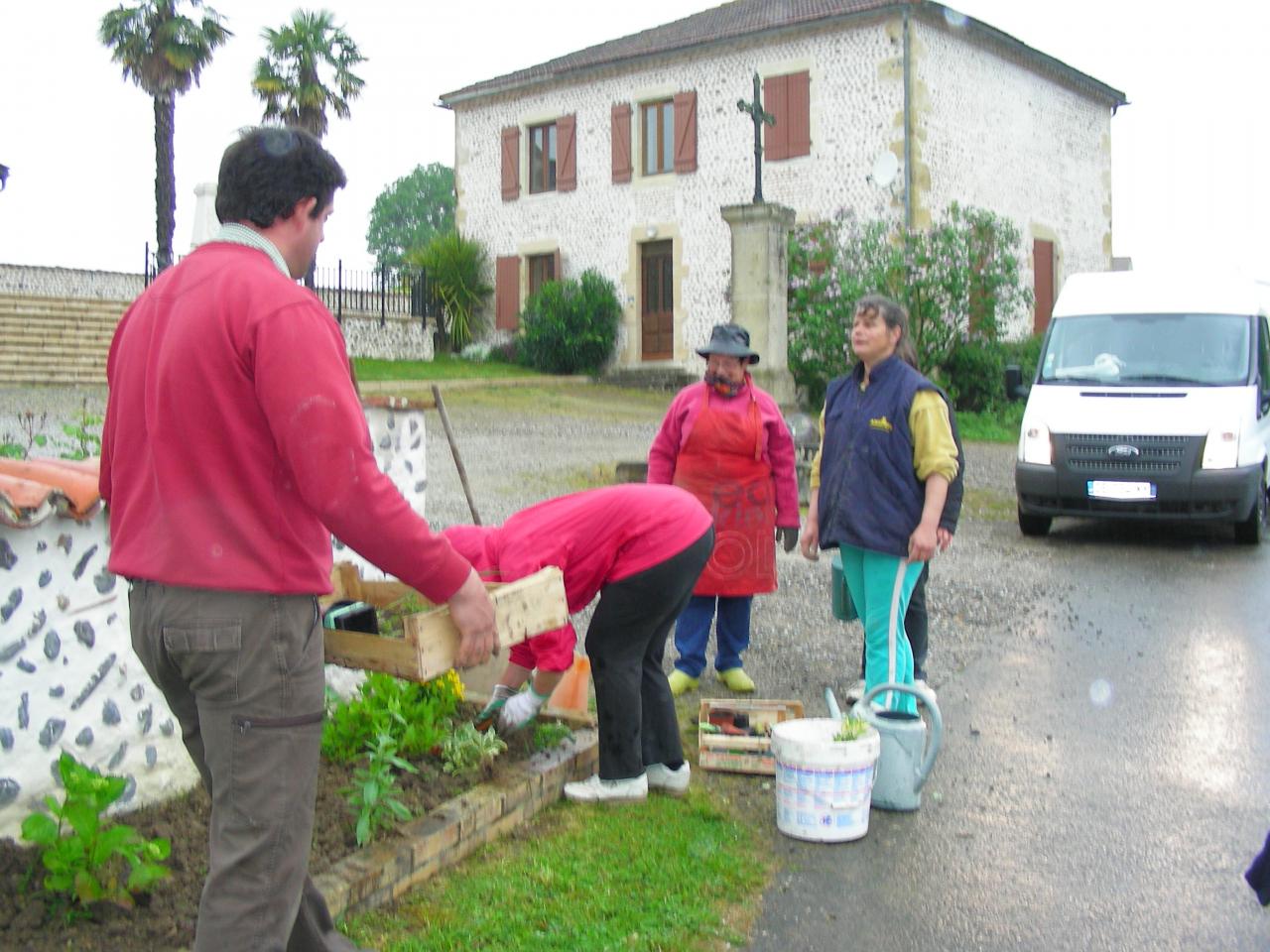 Fleurissement samedi 14 mai 2016