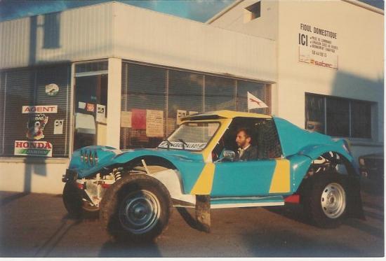 Henri devant la station en 1990