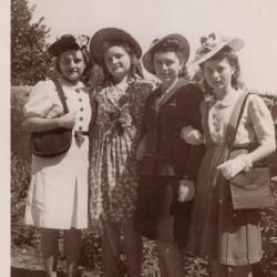 Jeunes filles de Lacajunte en 1942