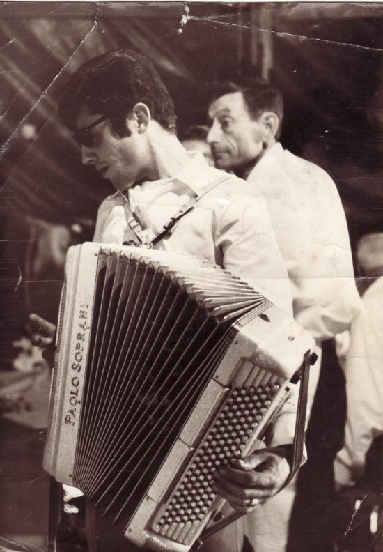 Guy à l'accordéon