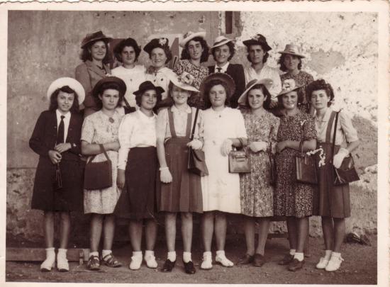Jeunes filles de Lacajunte en 1942